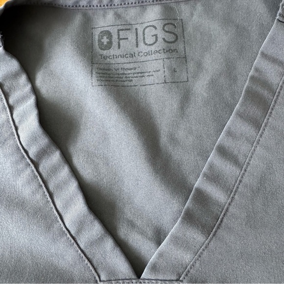 Figs Gray Charcoal V-Neck Scrub Top Size Large - Picture 3 of 3